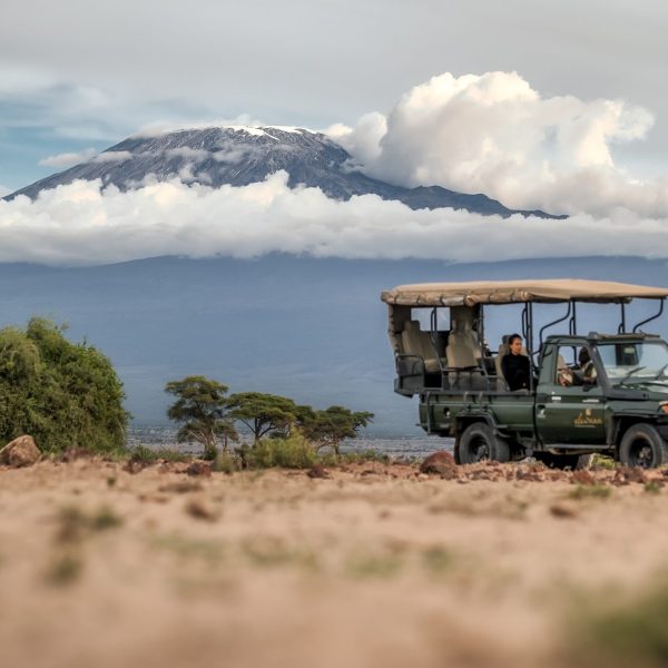 05 Days Kilimanjaro, Ngorongoro Crater & L. Manyara Safari – SOA032